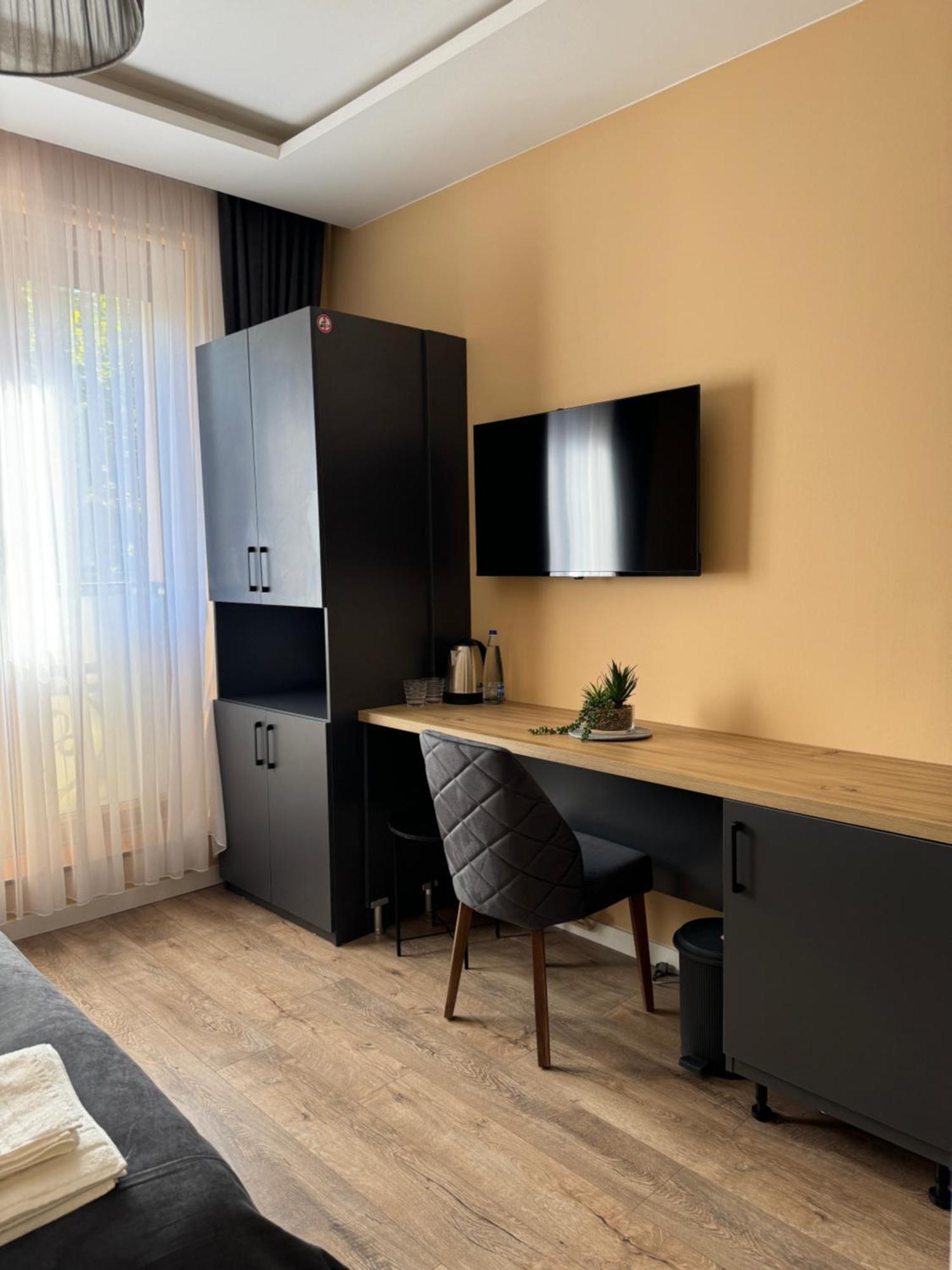 Midtown Prishtina Stays - Central Location พริสตีนา ภายนอก รูปภาพ