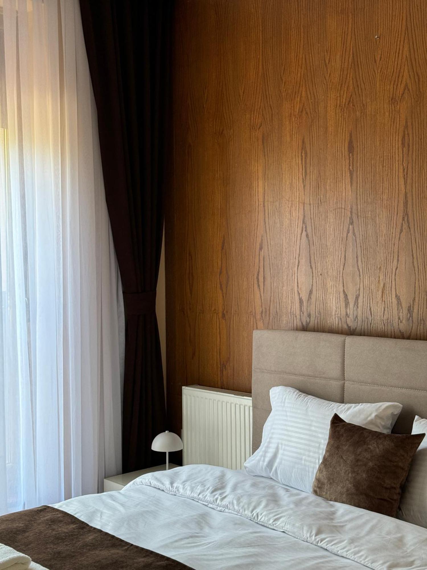 Midtown Prishtina Stays - Central Location พริสตีนา ภายนอก รูปภาพ
