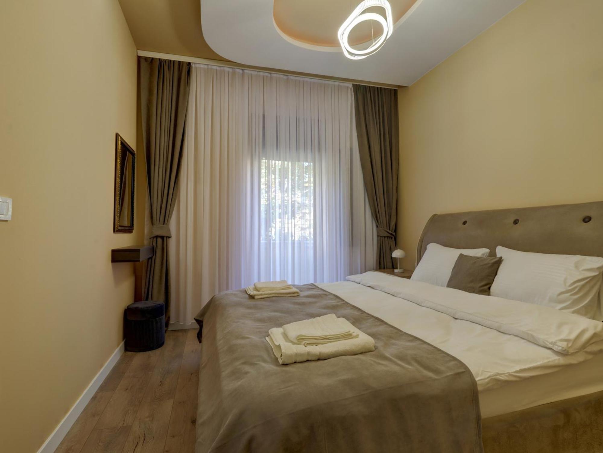 Midtown Prishtina Stays - Central Location พริสตีนา ภายนอก รูปภาพ
