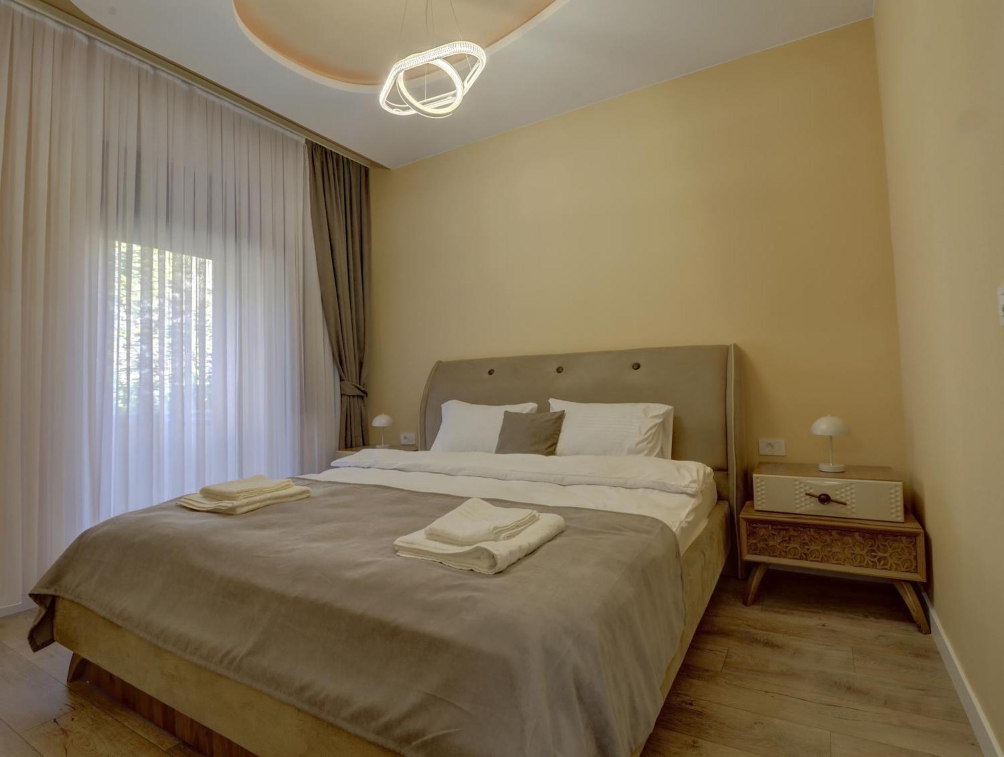 Midtown Prishtina Stays - Central Location พริสตีนา ภายนอก รูปภาพ
