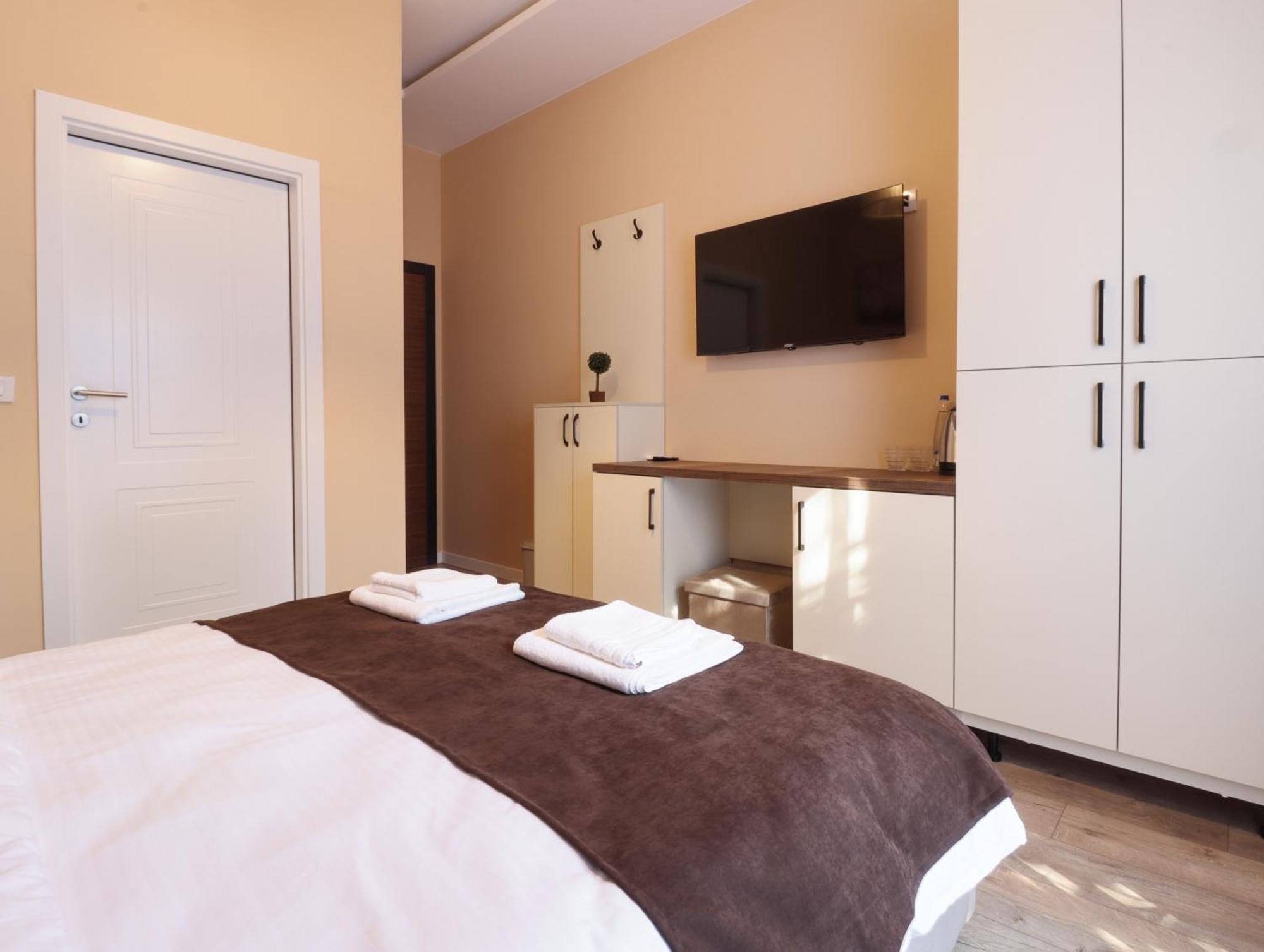 Midtown Prishtina Stays - Central Location พริสตีนา ภายนอก รูปภาพ