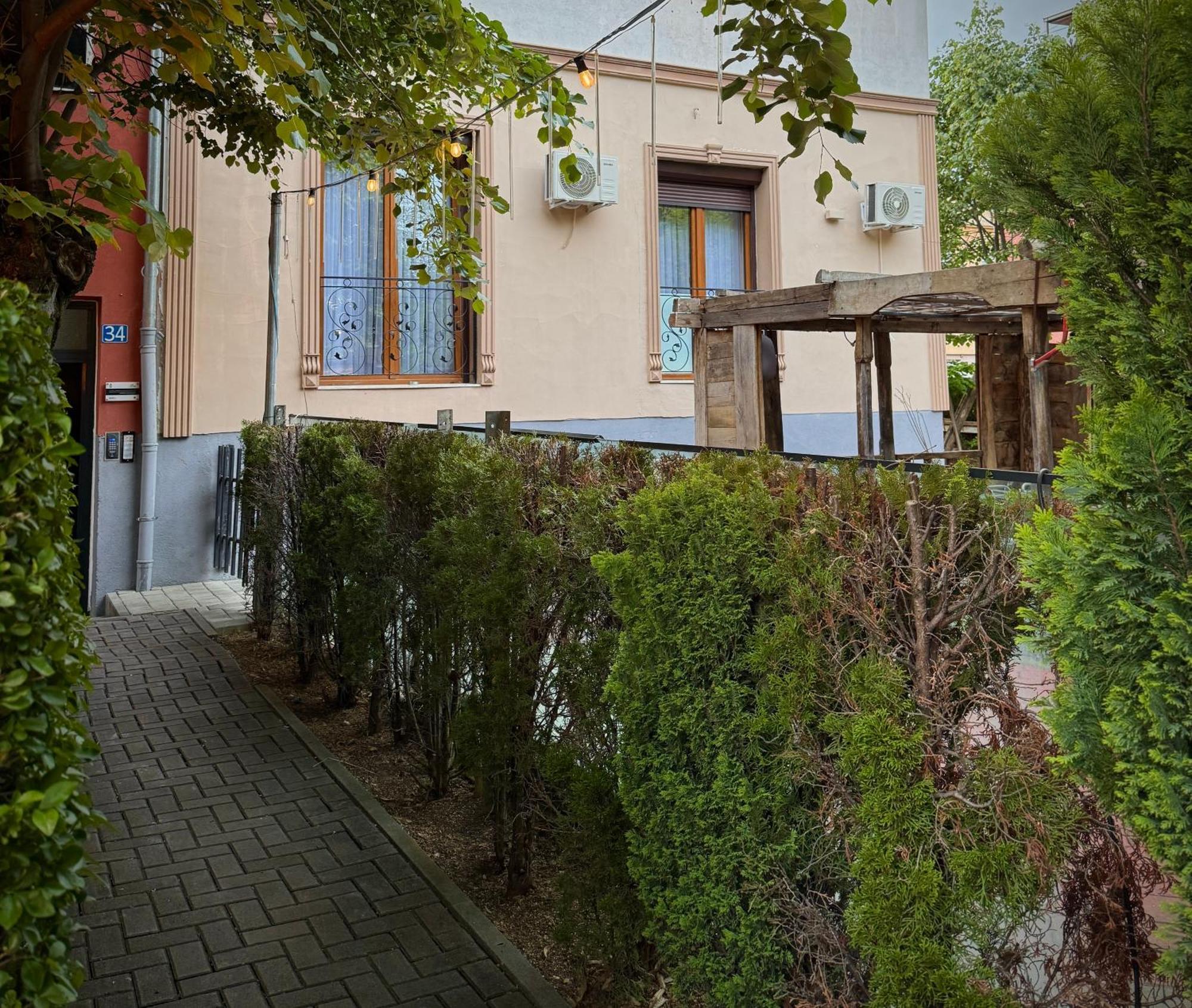 Midtown Prishtina Stays - Central Location พริสตีนา ภายนอก รูปภาพ